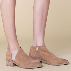 NWT Dolce Vita Tan Booties